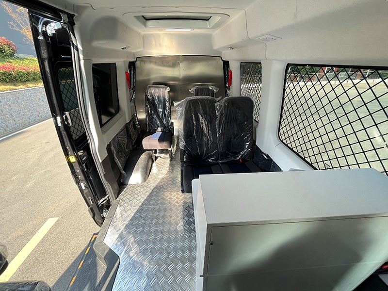Iveco Troop Transport Vehicle With 7 Seat high quality